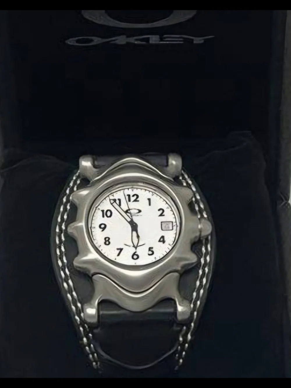Vintage Oakley Saddleback Watch - White Dial, Honed Stainless Steel Box/Manual